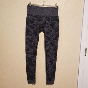 Gymshark Camo Leggings Size Small‎